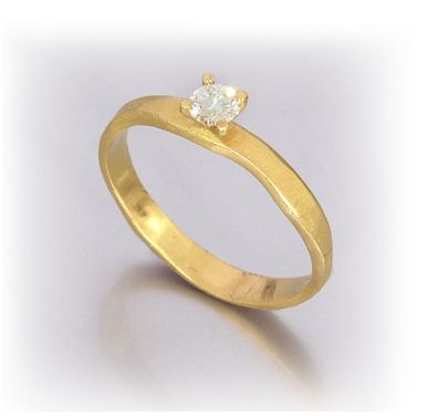 טבעת אירוסין יהלום גדול